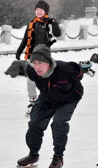 男女溜冰咕噜在线视频